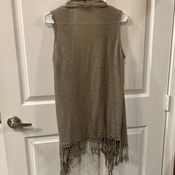 Inseparable fringe vest - Picture 4 of 5